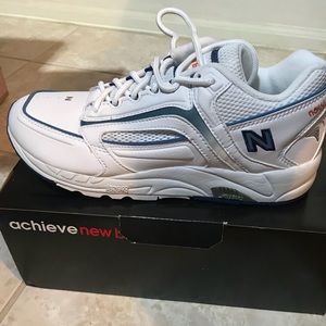 Women’s 10, new balance sneakers